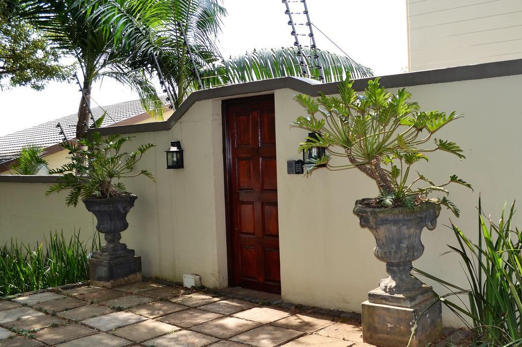 Mahogany House - Solar Powered Villa Ballito Buitenkant foto